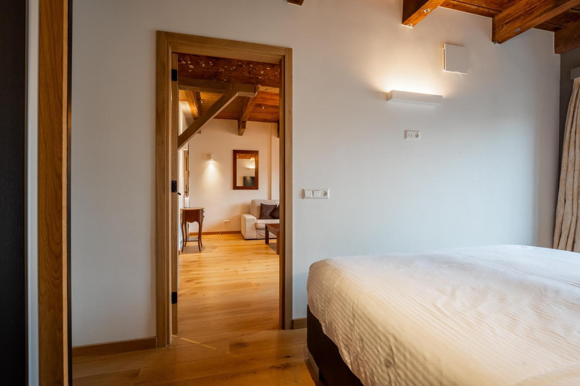 Pakasa Apartment